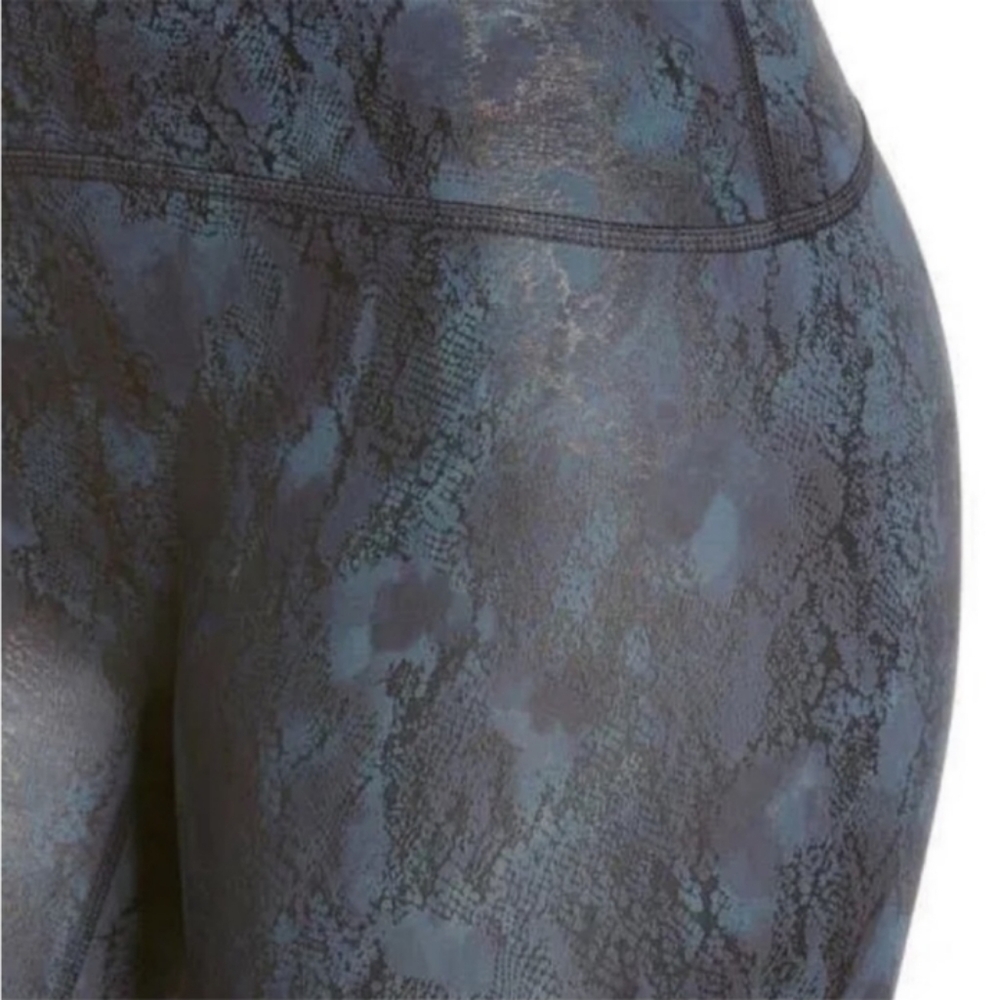 🆕 SPANX Booty Boost Active 7/8 Leggings Navy Reptile, Size M, NWT - Picture 5 of 15